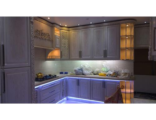 کابینت آشپزخانه کلاسیک + نمونه کار کارگاهی واقعی، نه ژورنالی.